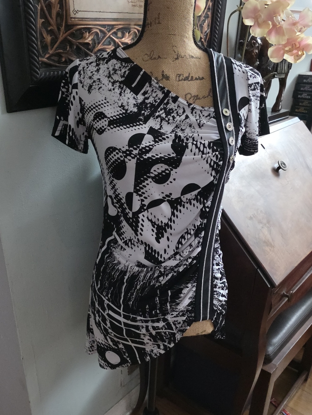 Abstract Black & White Short Sleeve Tunic with Button Trim